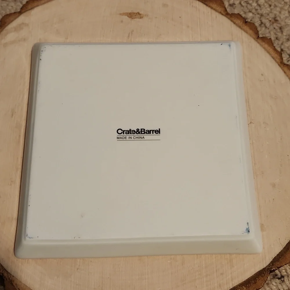 Set of 2 Crate&Barrel Square Plates Seattle San Francisco